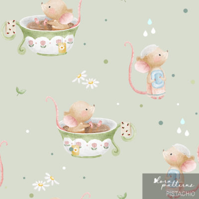[Exclusive] Mouse Taking a Bath